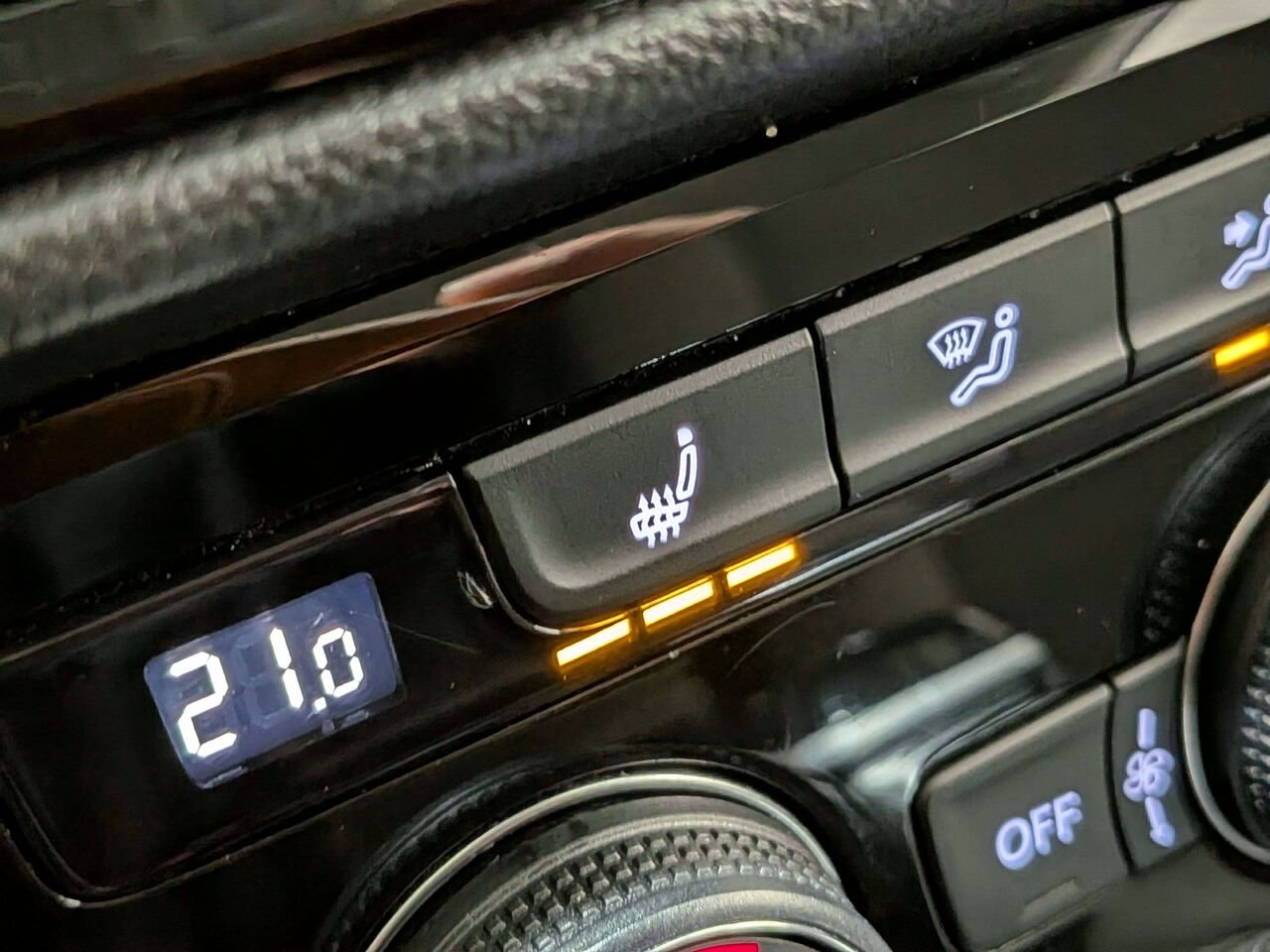 2024 Volkswagen Taos Comfortline 4MOTION White Val-David - photo #2