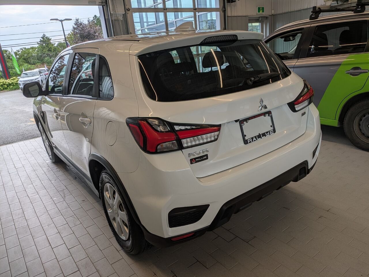 2021 Mitsubishi RVR White Gatineau - photo #16