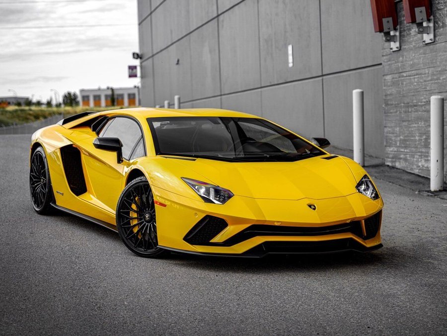 2018 Lamborghini Aventador 2018 Yellow