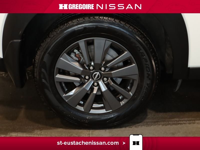 2022 Nissan Pathfinder White Laval - photo #13
