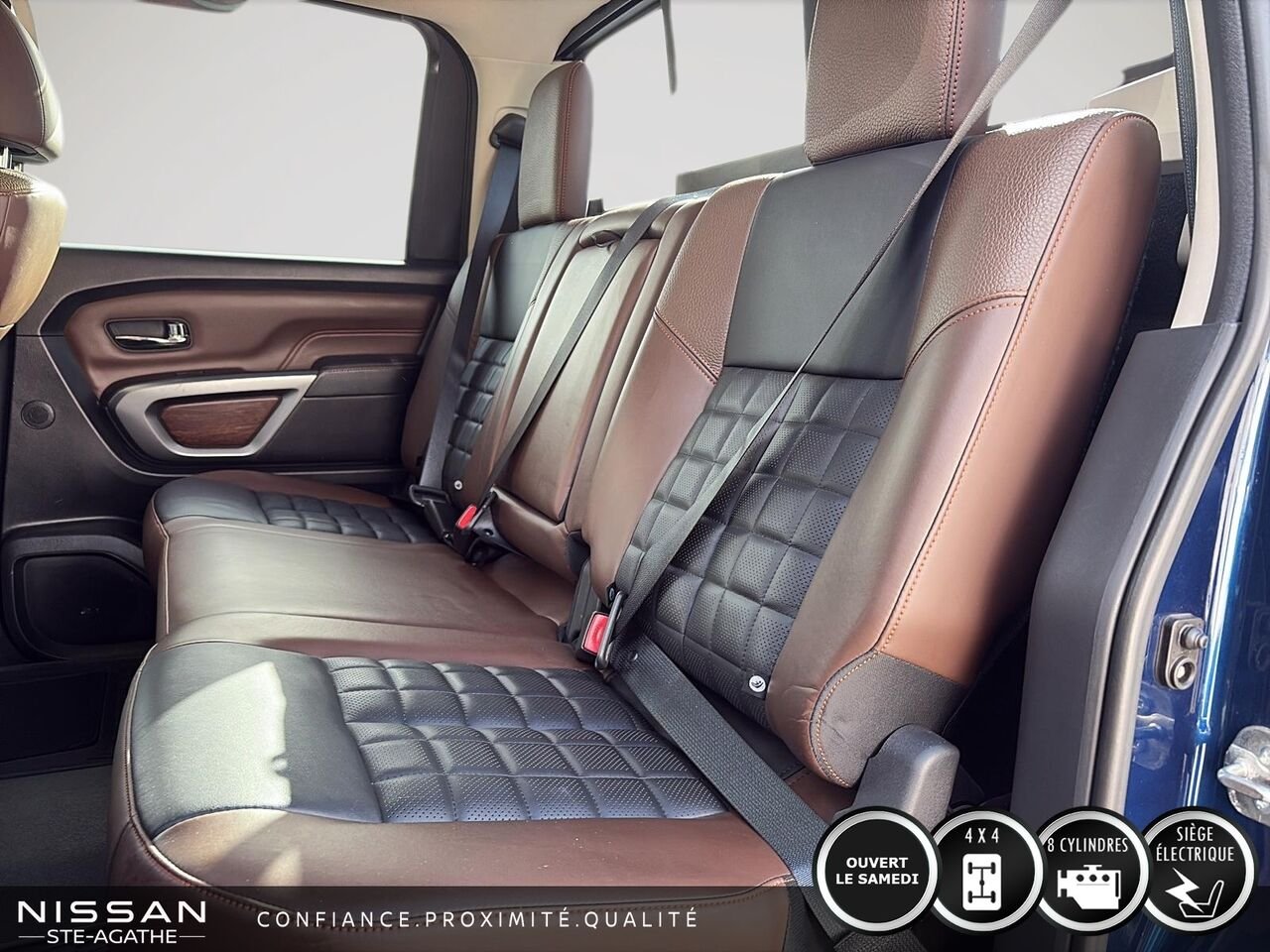 2018 Nissan Titan Platine cabine double 4x4 | BAS KILOMÉTRAGE | CAPACITÉ DE REMORQUAGE 8 500 LB Blue Saint-Jérôme - photo #8