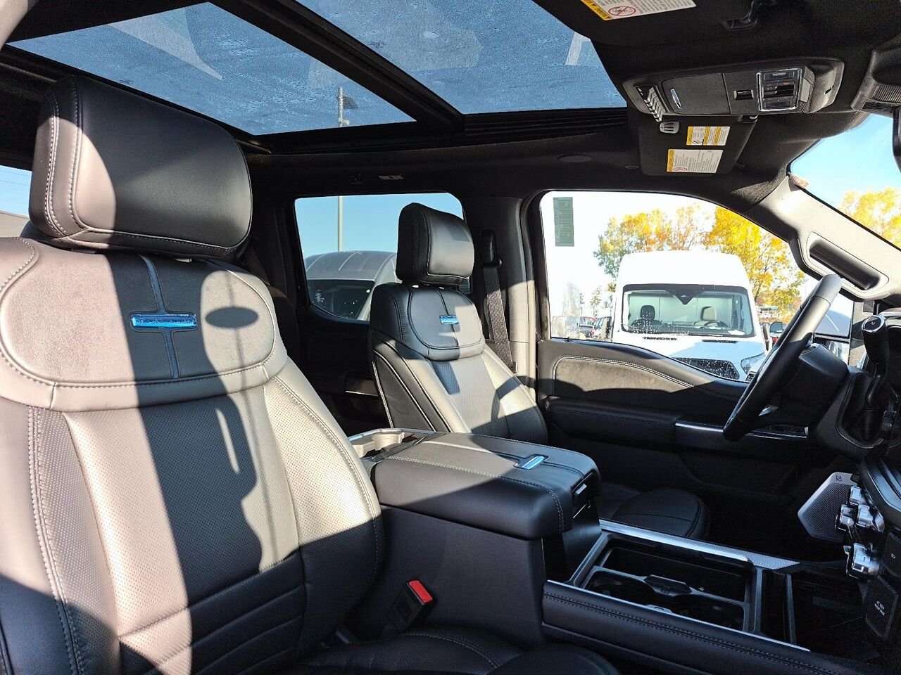 Ford Super Duty F-250 SRW 27048 | PLATINE 2027 Noir agate métallisé Saint-Jérôme - photo #5