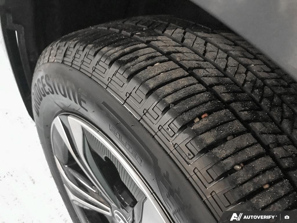 2025 Toyota bZ4X S2501170 | XLE Wind Chill Pearl with Black Roof Edmonton - photo #6