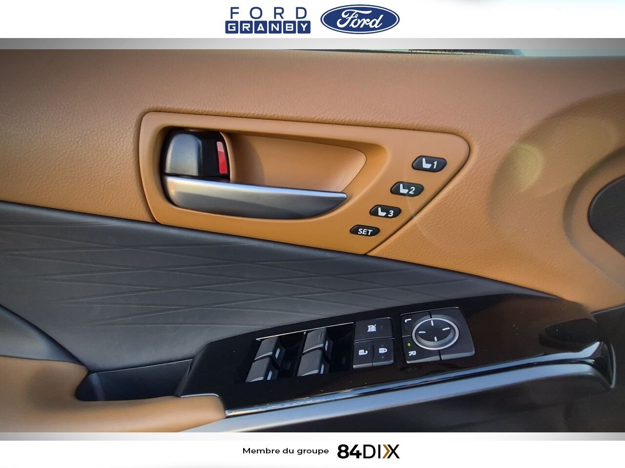 Lexus IS 2023 Argent Granby - photo #17