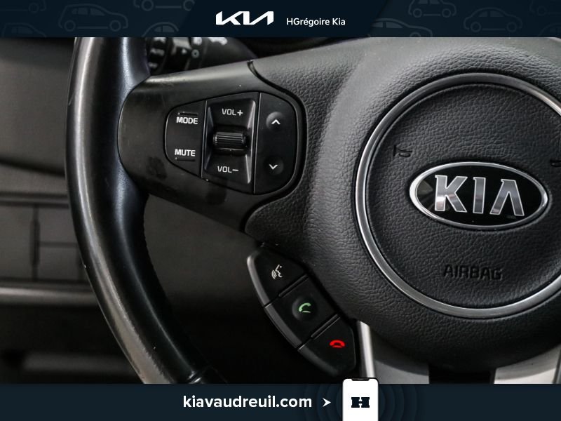 2014 Kia Rondo White Laval - photo #13