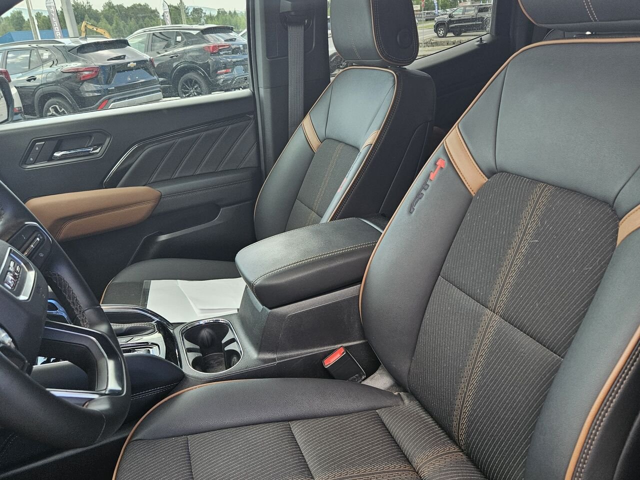 2024 GMC Canyon AT4 cabine multiplace 4RM Grey Thetford Mines - photo #14