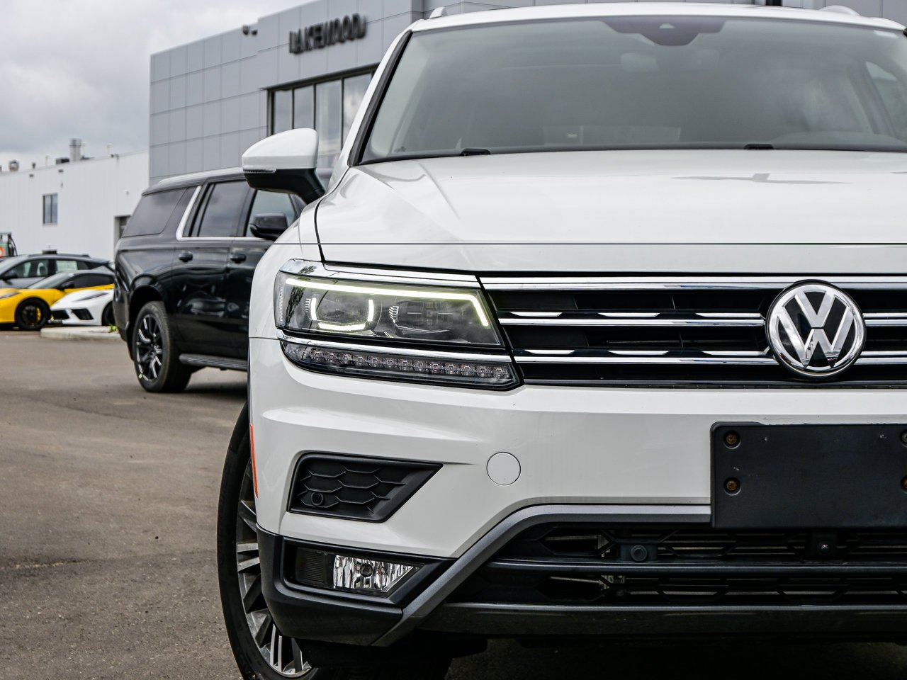 2018 Volkswagen Tiguan Highline 4MOTION White Sherwood Park - photo #4