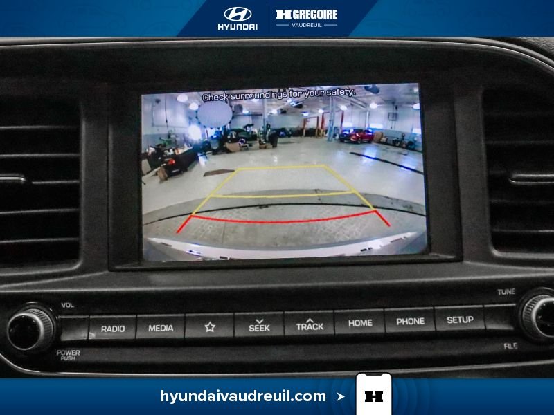 Hyundai Elantra YR839 | Preferred Auto 2019 Argent Laval - photo #25