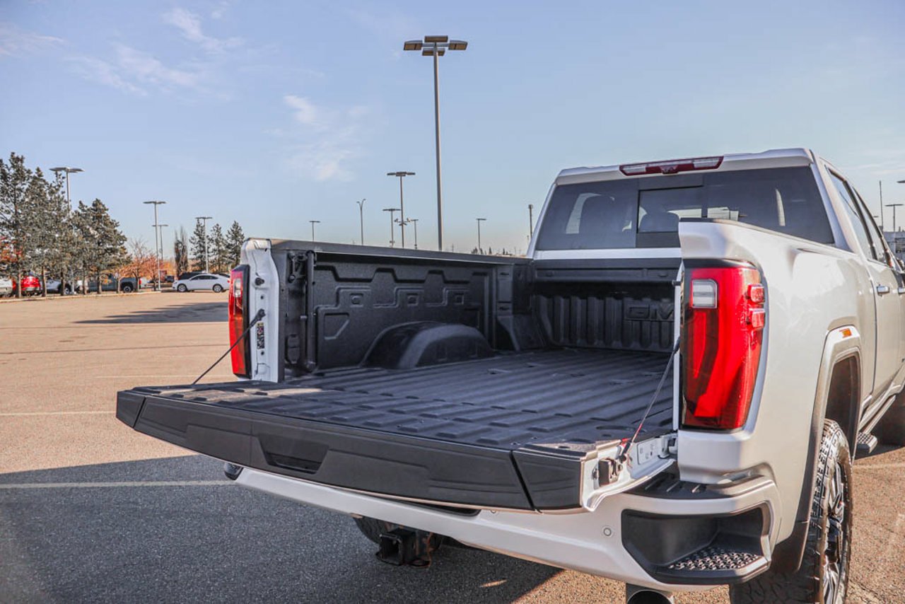 2025 GMC Sierra 3500HD 4WD Crew Cab 159 Denali White Sherwood Park - photo #7