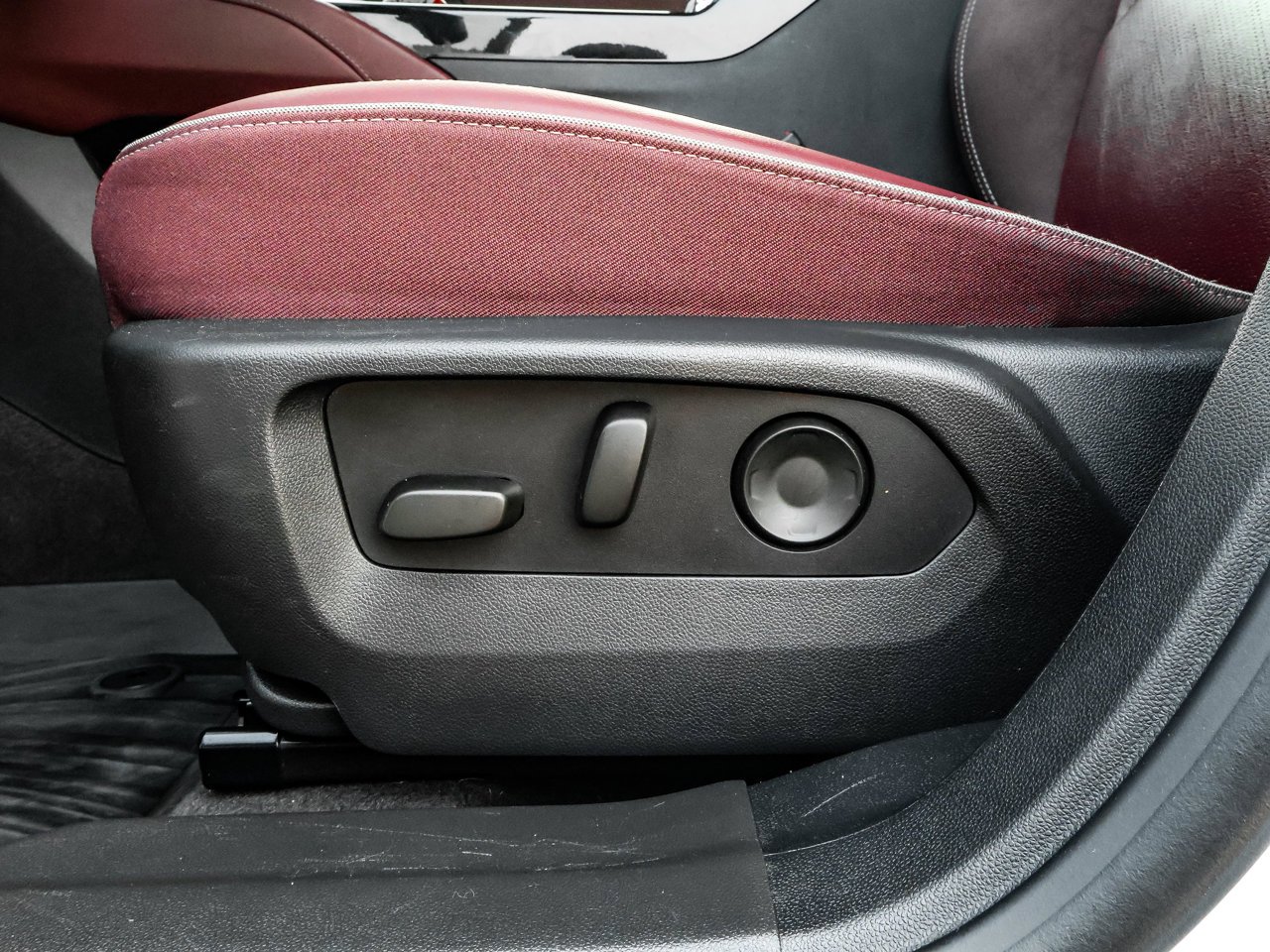 2025 Buick Envision AWD 4dr Sport Touring White Sherwood Park - photo #18