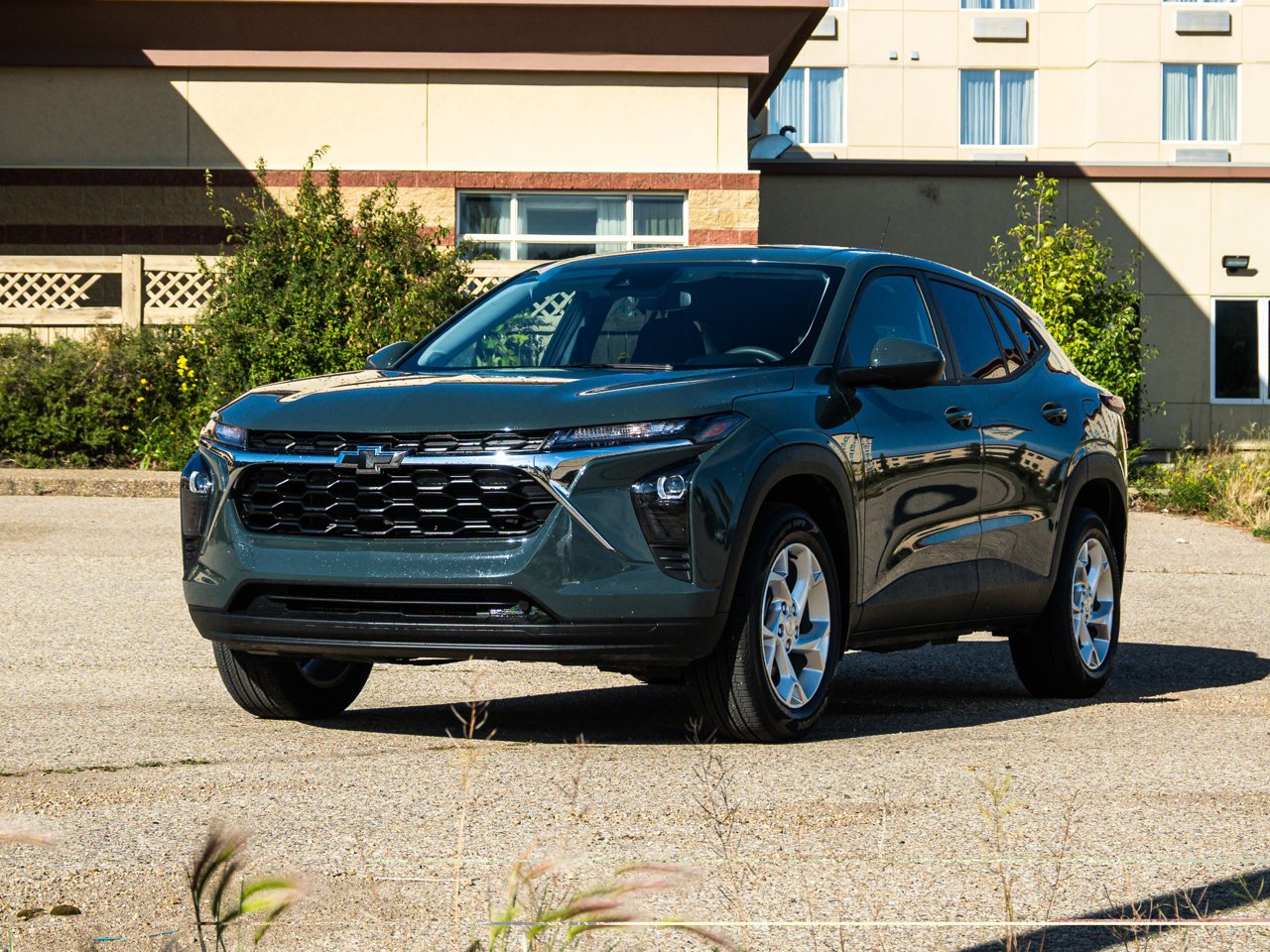 2025 Chevrolet Trax FWD 4dr LS Grey Sherwood Park - photo #3
