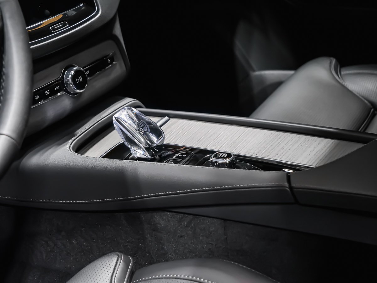 Volvo XC90 B6 ULTIMATE BRIGHT BOWERS & WILKINS 2024 Argent Montréal - photo #6