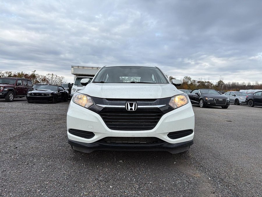 2017 Honda HR-V LX 2RM White