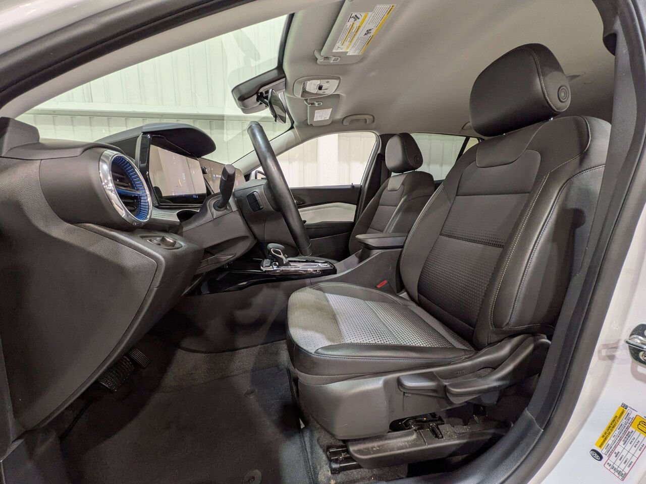 2025 Chevrolet Trax FWD 4dr LT White Val-David - photo #1
