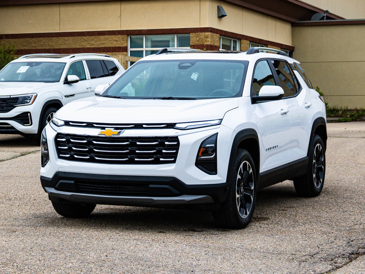 2026 Chevrolet Equinox AWD 4dr LT w/2LT White Sherwood Park - photo #3