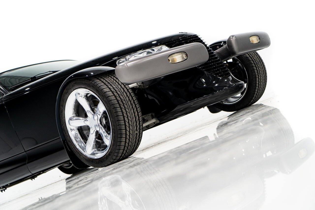 Plymouth Prowler Desirable Black Colour with only 7,611KM (4756mi) from new **PRICE IN USD** 1999 Noir Montréal - photo #26