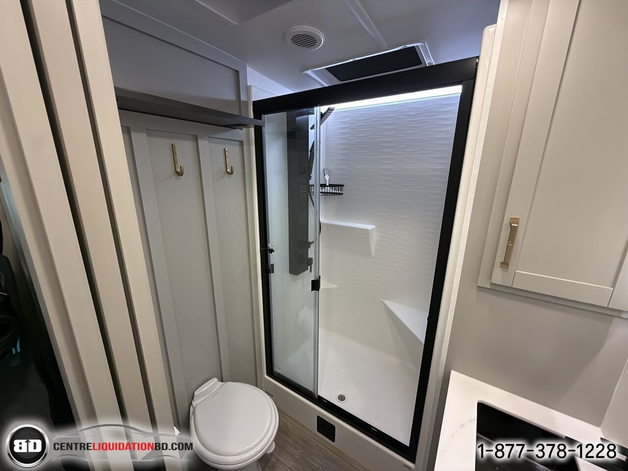 2025 BRINKLEY Z295 | ACCOMODATION White Granby - photo #19