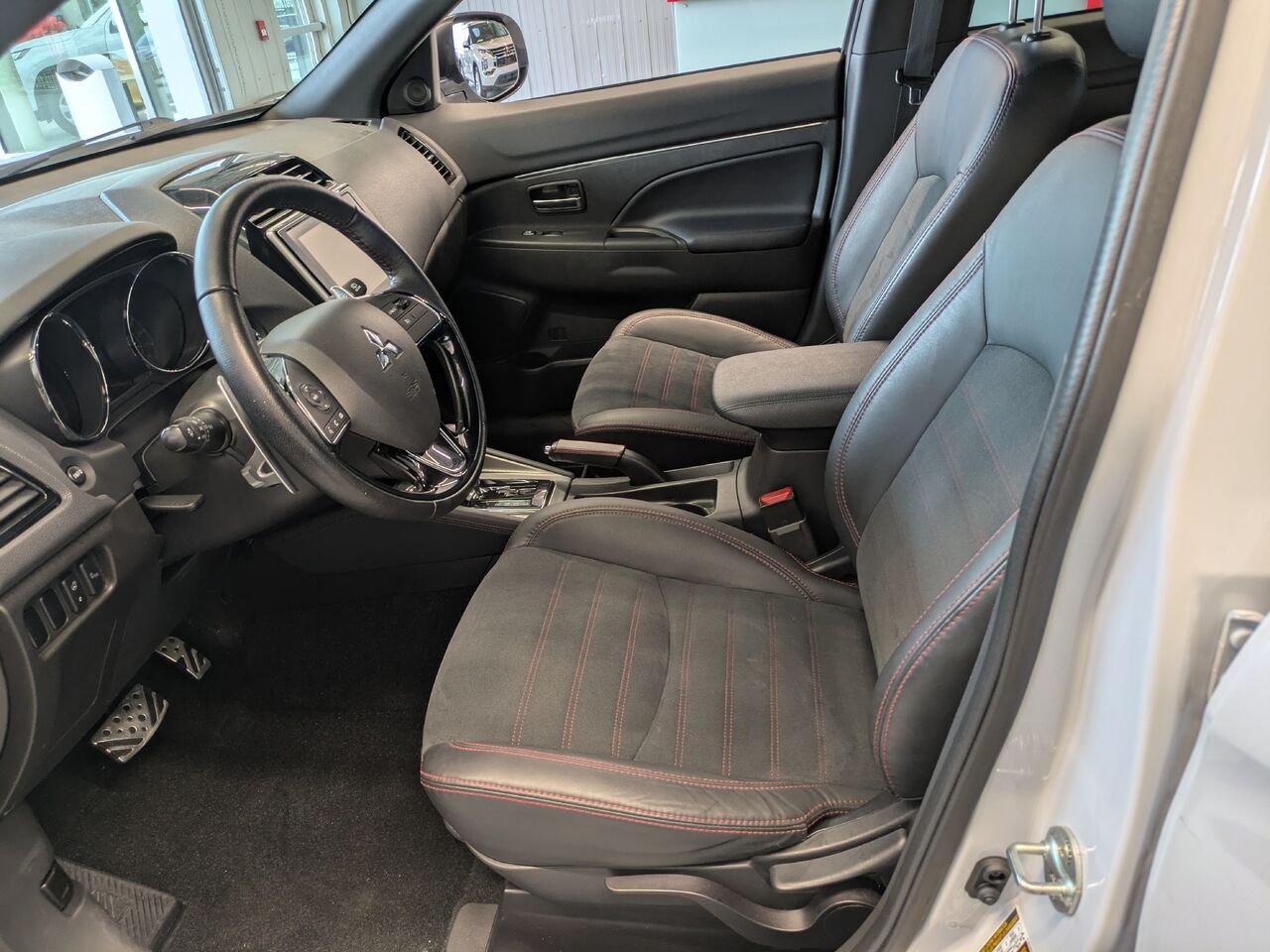 2022 Mitsubishi RVR White Gatineau - photo #14