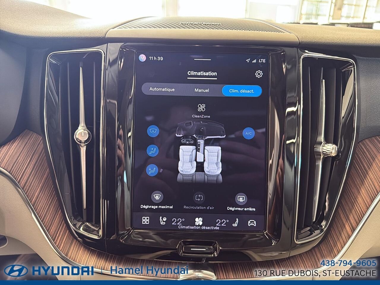 2022 Volvo XC60 Grey Saint-Eustache - photo #17