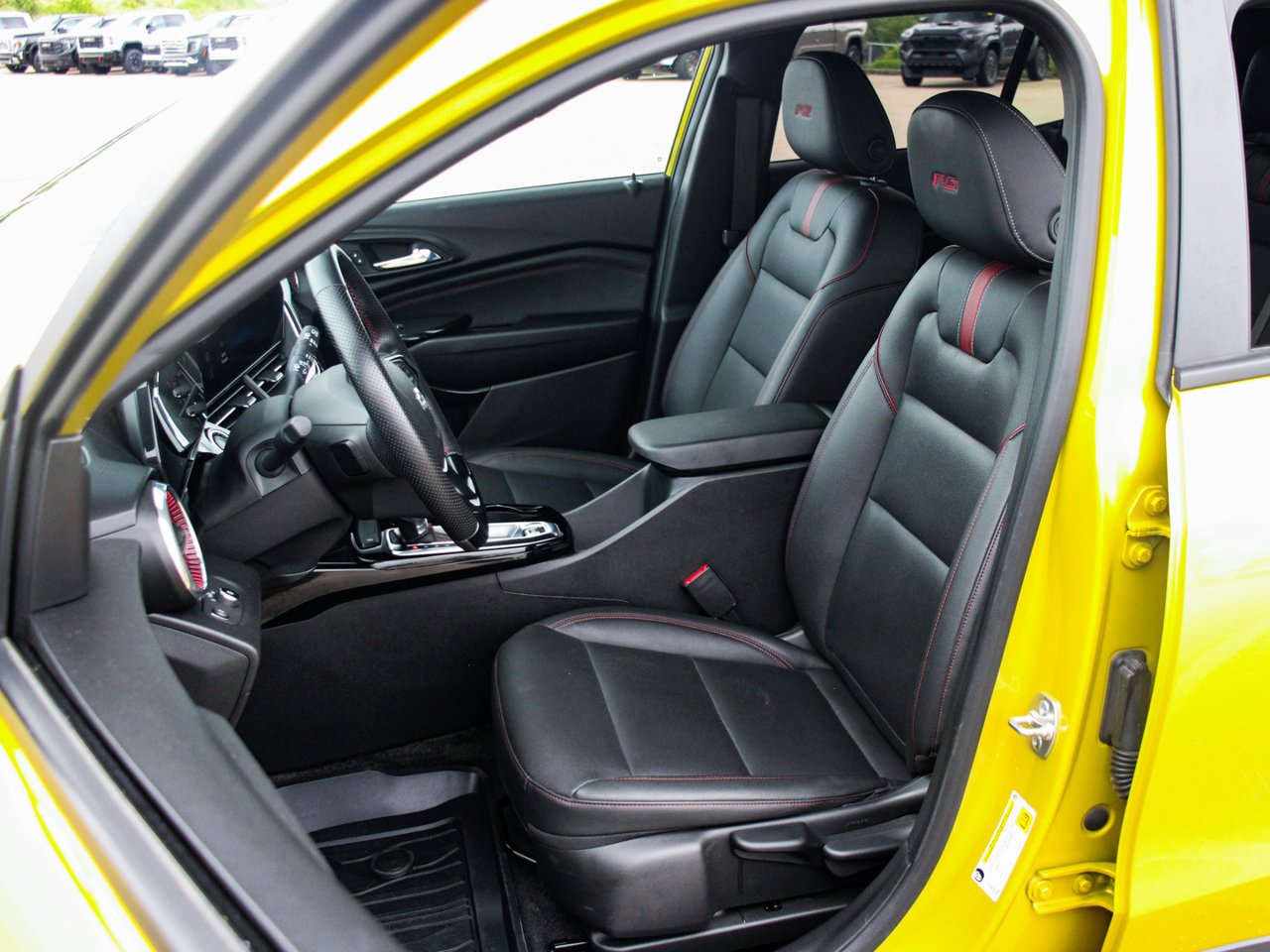 2024 Chevrolet Trax FWD 4dr 2RS Yellow Sherwood Park - photo #27
