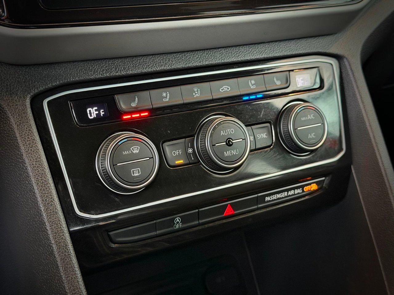 2021 Volkswagen Atlas Cross Sport Red Notre-Dame-des-Prairies - photo #30