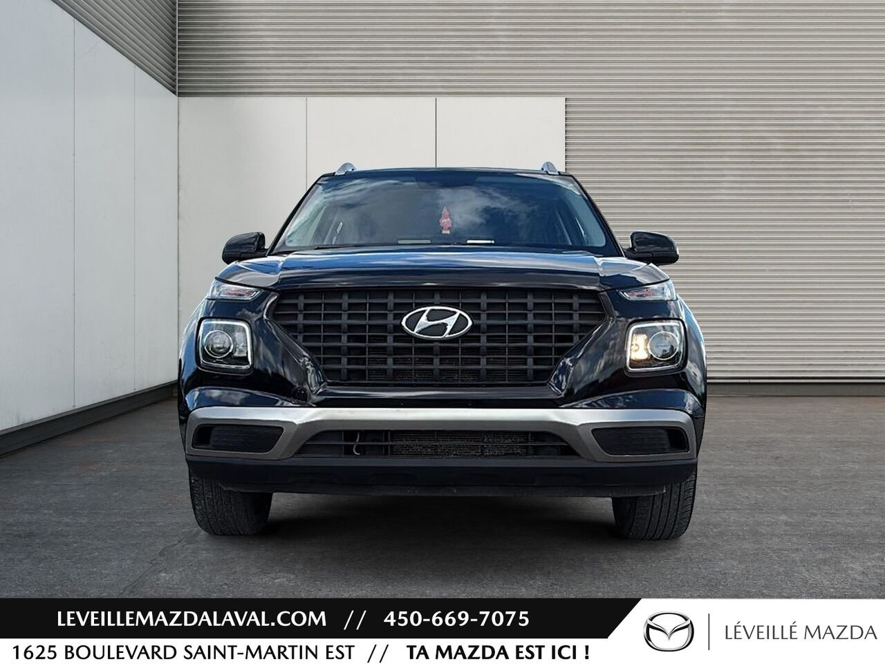 2020 Hyundai Venue Trend IVT Black Laval - photo #1