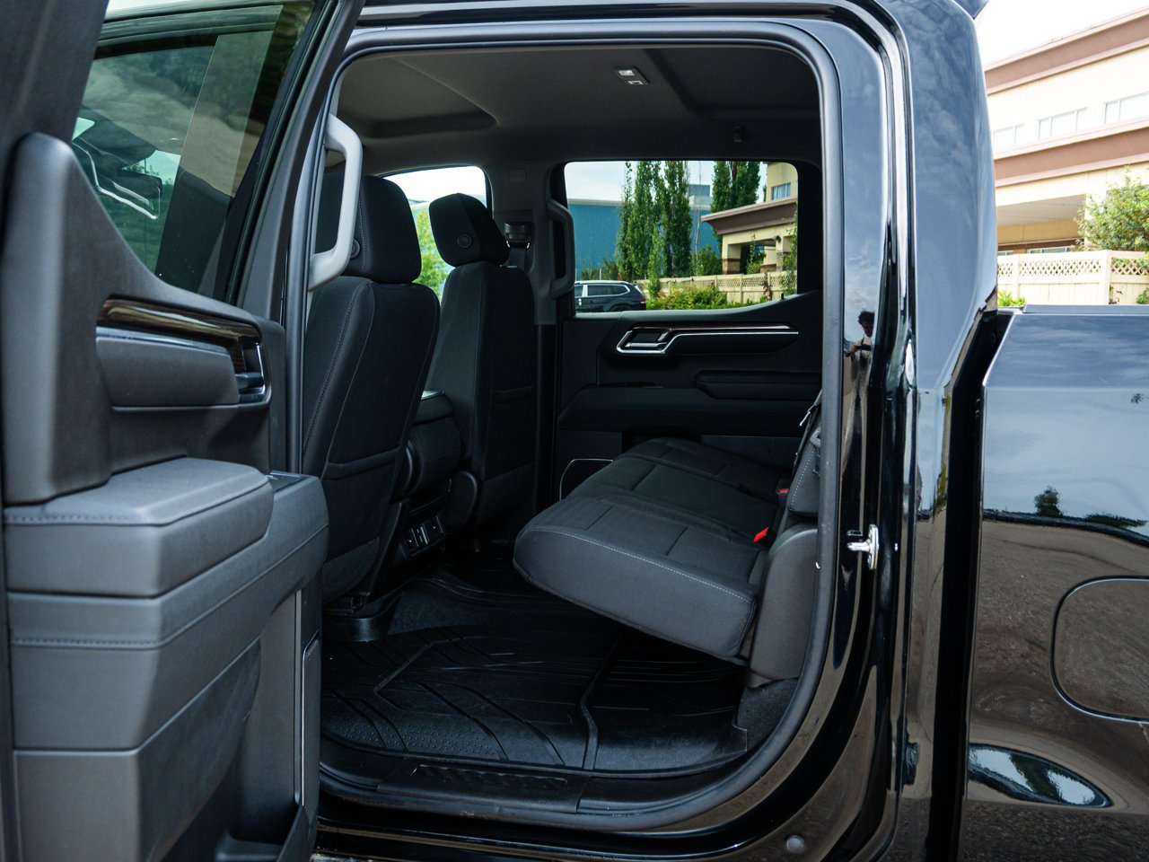 2026 Chevrolet Silverado 1500 4WD Crew Cab 147 LT Black Sherwood Park - photo #26