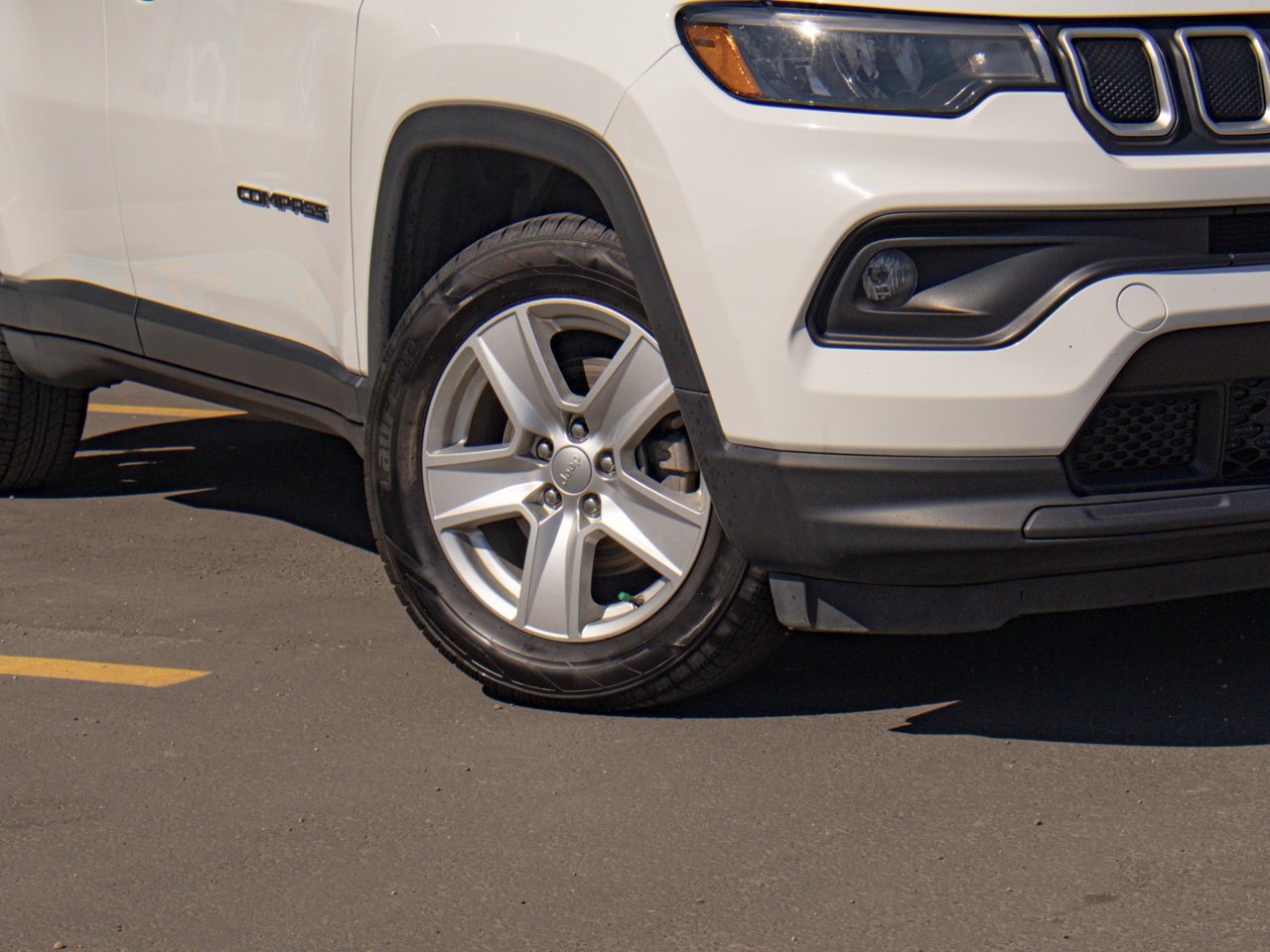 2022 Jeep Compass North 4x4 White Sherwood Park - photo #5