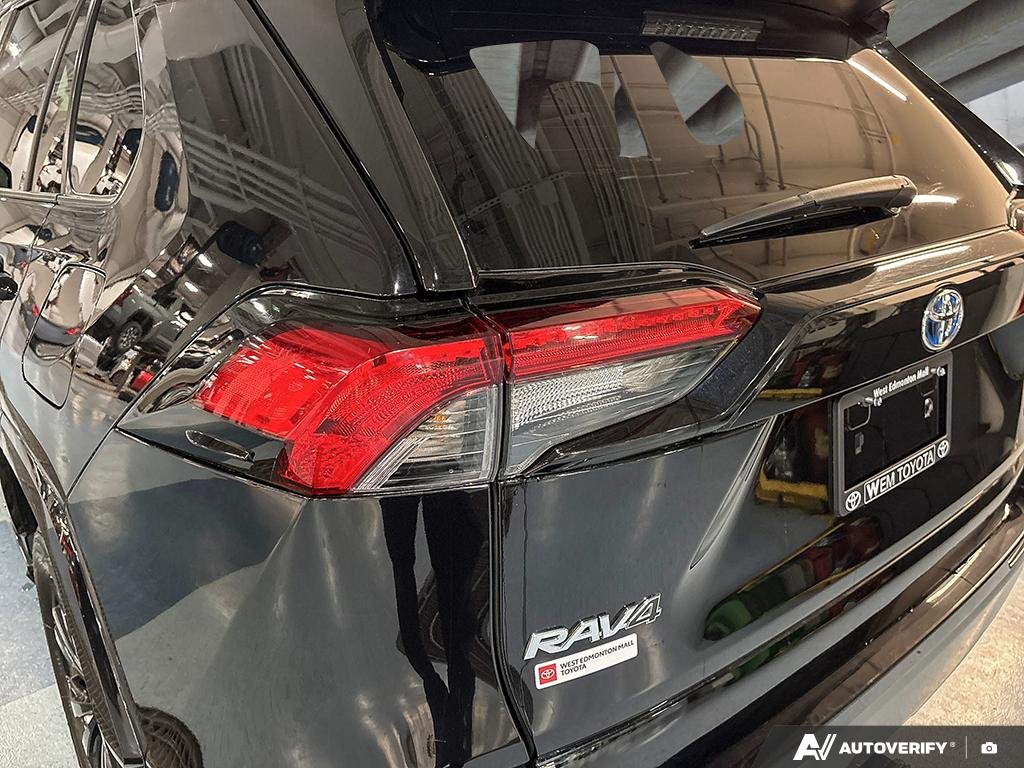 2022 Toyota RAV4 2602099A | Hybrid SE, well maintained, local trade Black Edmonton - photo #10