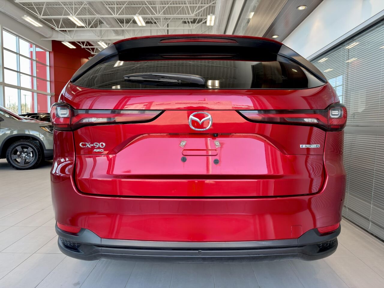 2024 Mazda CX-90 hybride léger Red Notre-Dame-des-Prairies - photo #9