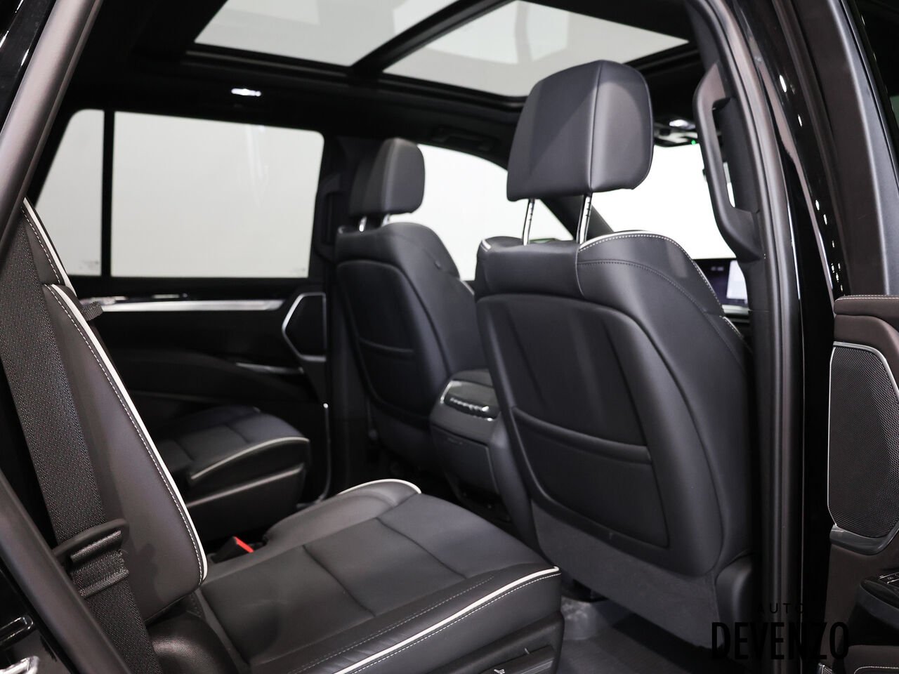 2026 Cadillac Escalade Black Saint-Eustache - photo #8