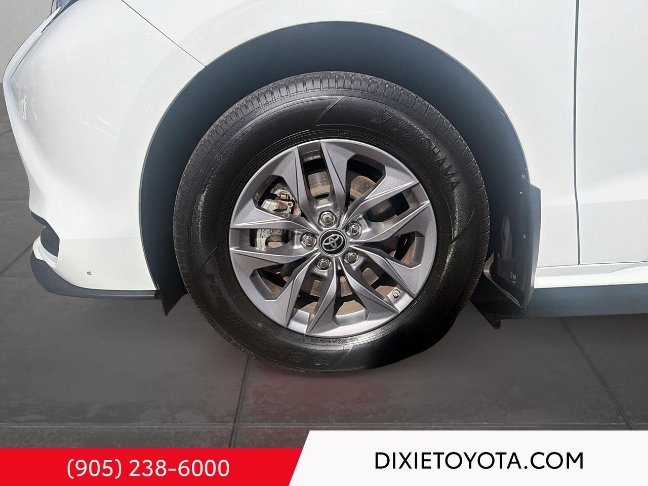 2024 Toyota Sienna HYBRID LE FWD / HEATED SEATS / POWER SLIDING DOORS / 8 SEATER / CARPLAY AND ANDROID AUTO White Mississauga - photo #6