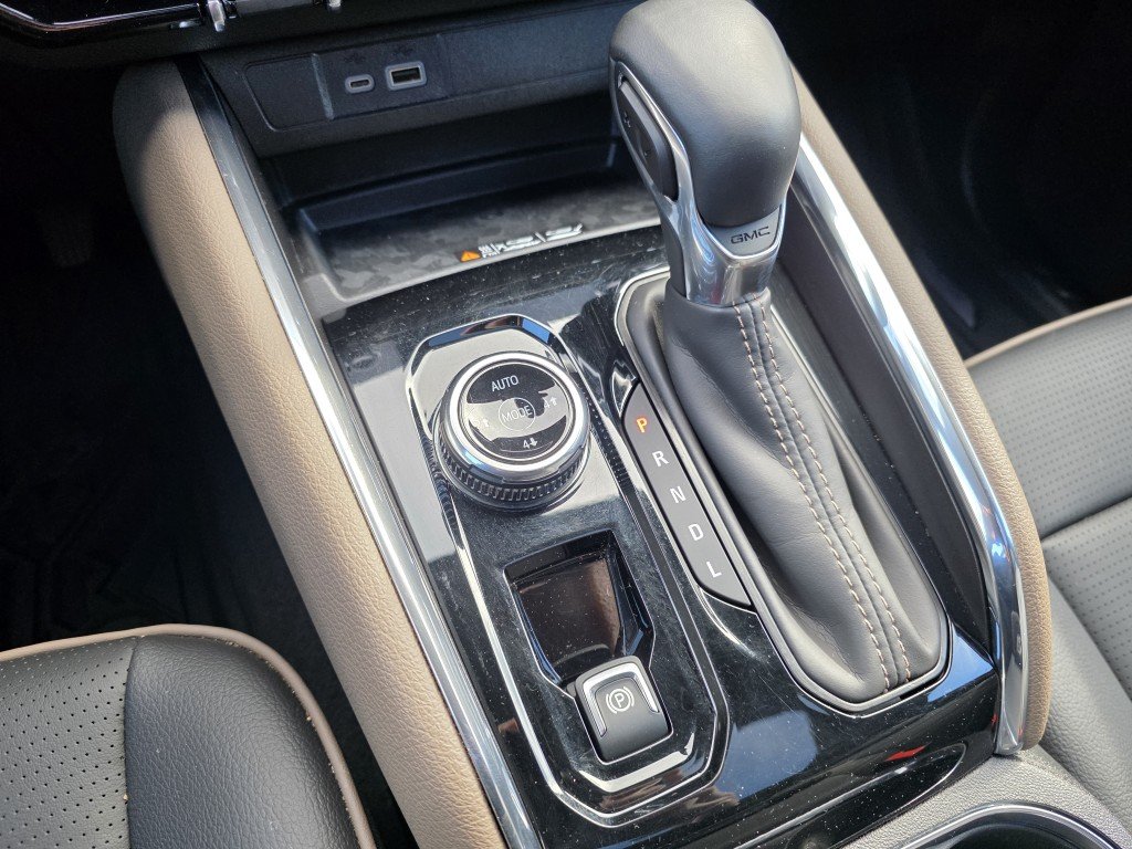 2025 GMC Canyon Denali Black Mont-Laurier - photo #32