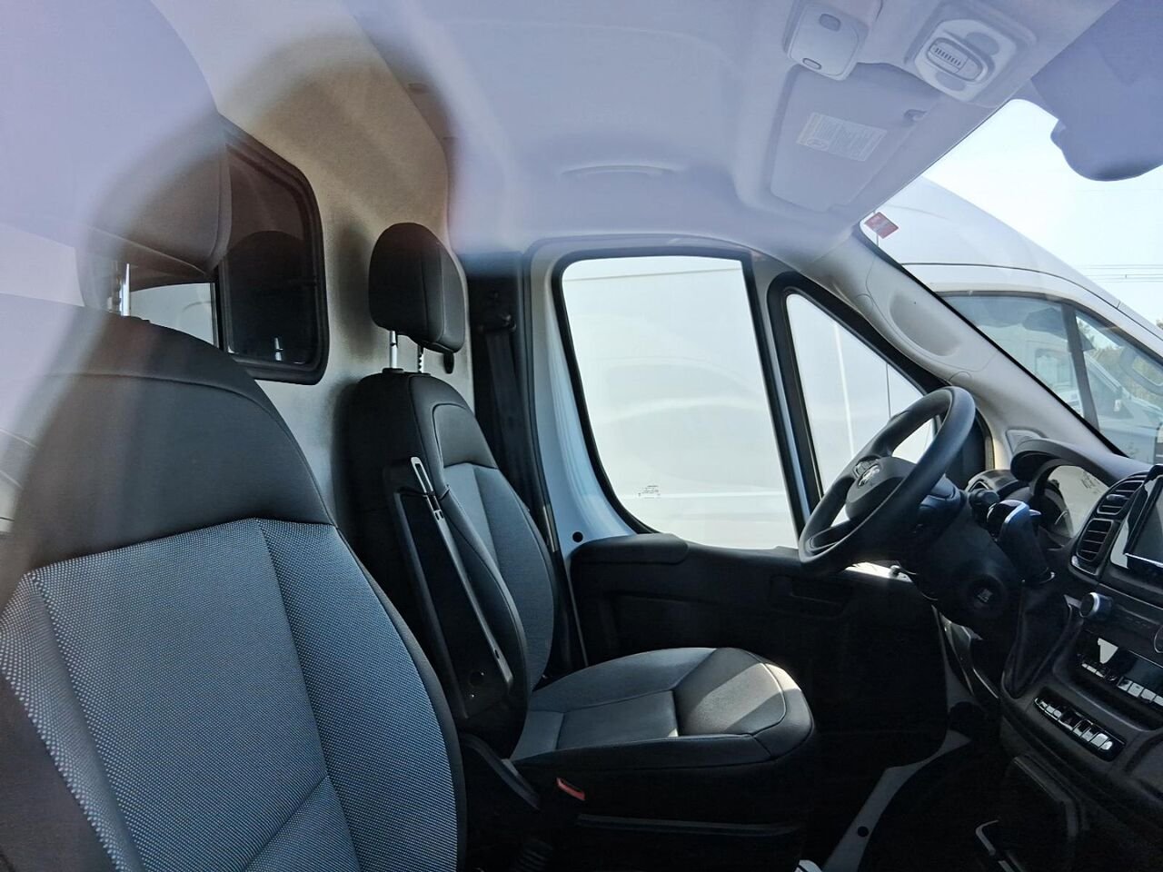 2025 Ram ProMaster fourgonnette utilitaire White Québec - photo #3