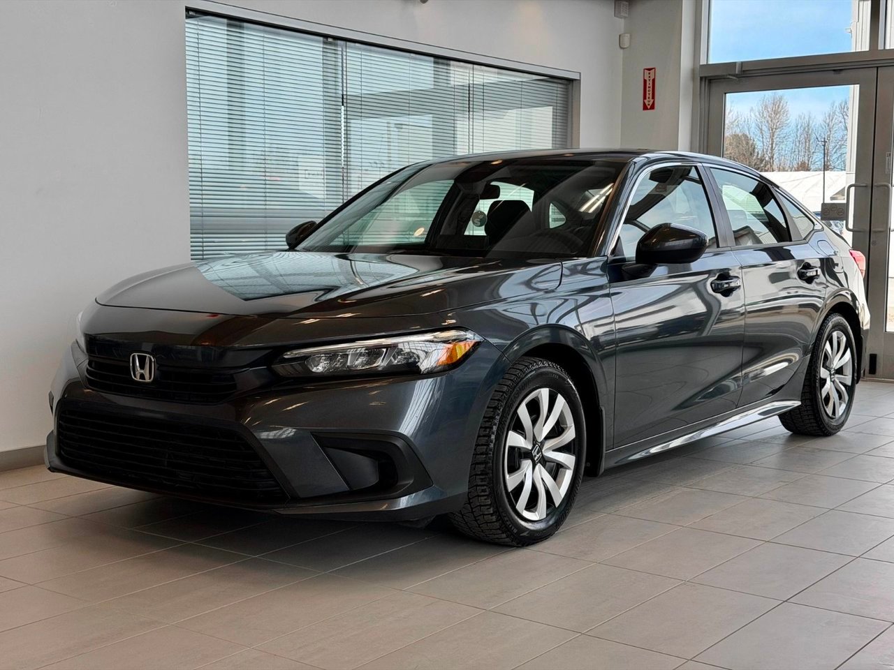 2023 Honda Civic Sedan Silver Notre-Dame-des-Prairies - photo #2