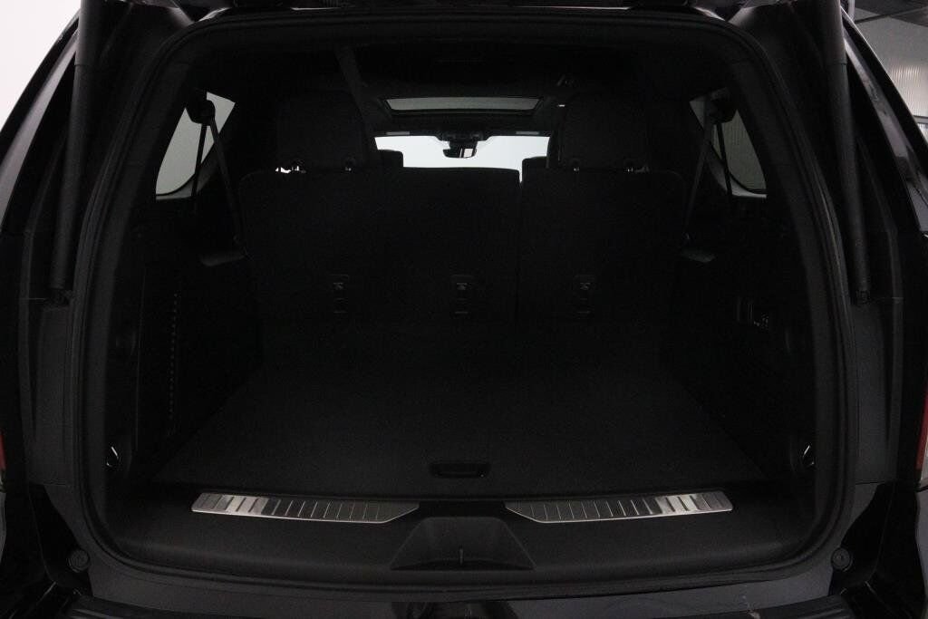 Chevrolet Suburban NIV 1GNSKGKT4PR480429 2023 Noir Chicoutimi - photo #5