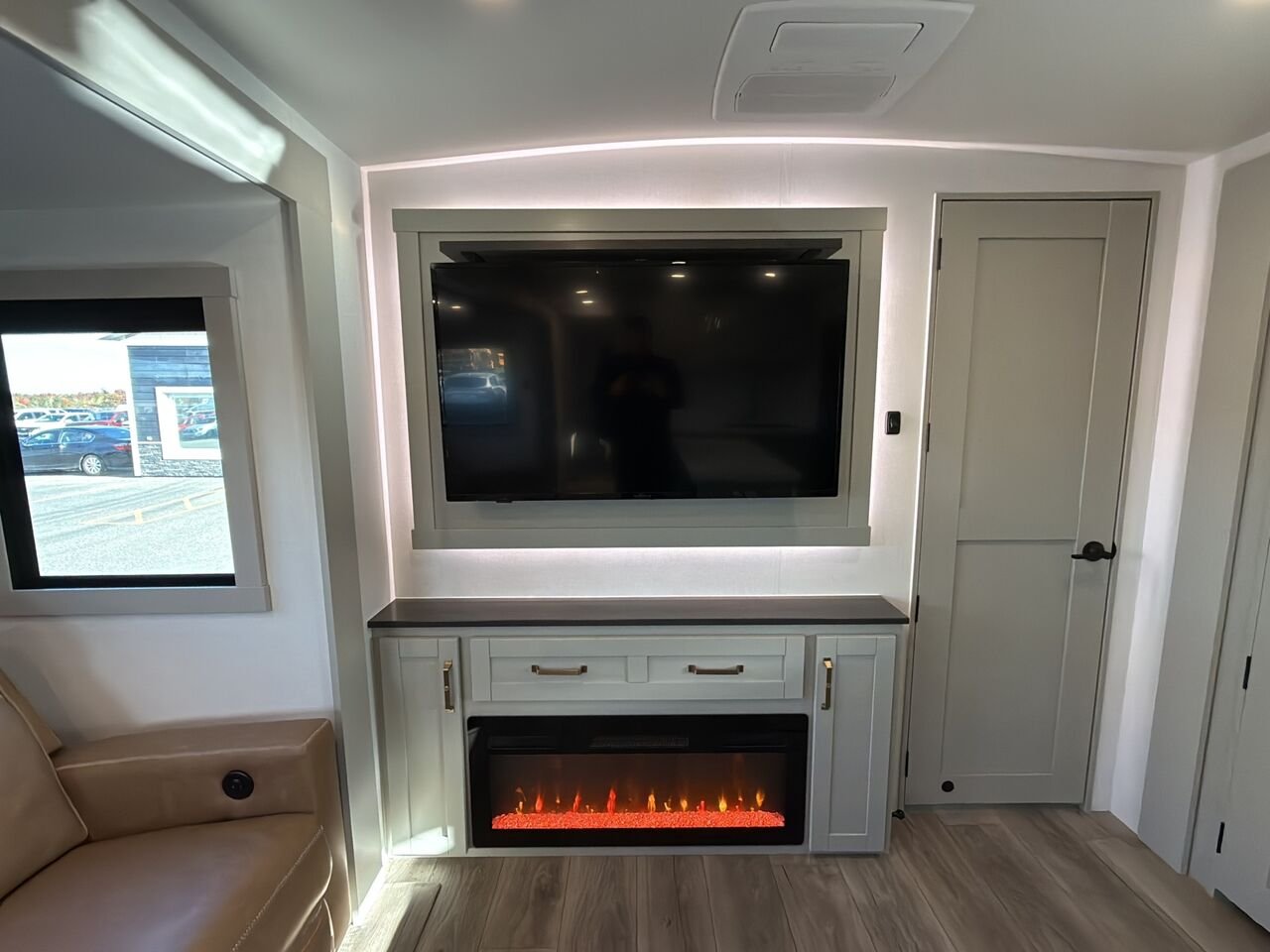 2025 BRINKLEY Z295 | ACCOMODATION White Granby - photo #11
