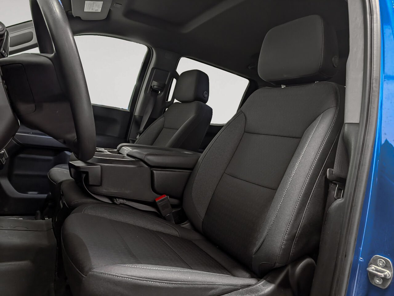CHEVROLET Silverado 1500 4WD Crew Cab Custom Trail Boss V8 5.3L 6 Places 2023 Noir Sherbrooke - photo #6