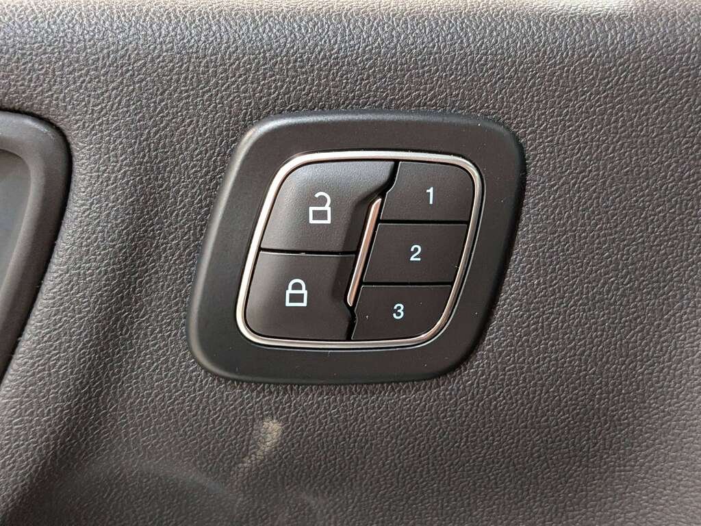 Ford Escape PHEV FWD 2024 Noir Val-David - photo #33