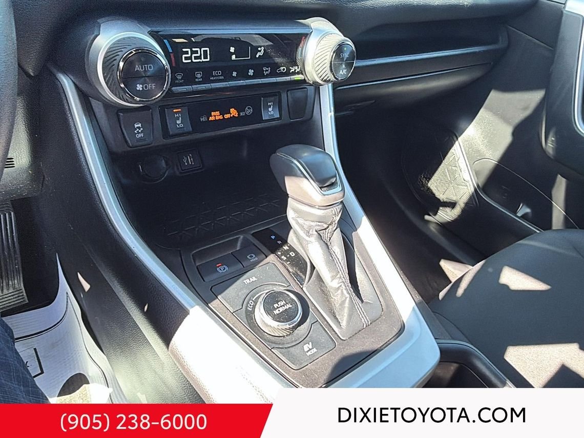 2023 Toyota RAV4 Power Sunroof, Heated Seats, Alloy Wheels, Heated Steering Wheel, Bluetooth Midnight Black Metallic Mississauga - photo #17