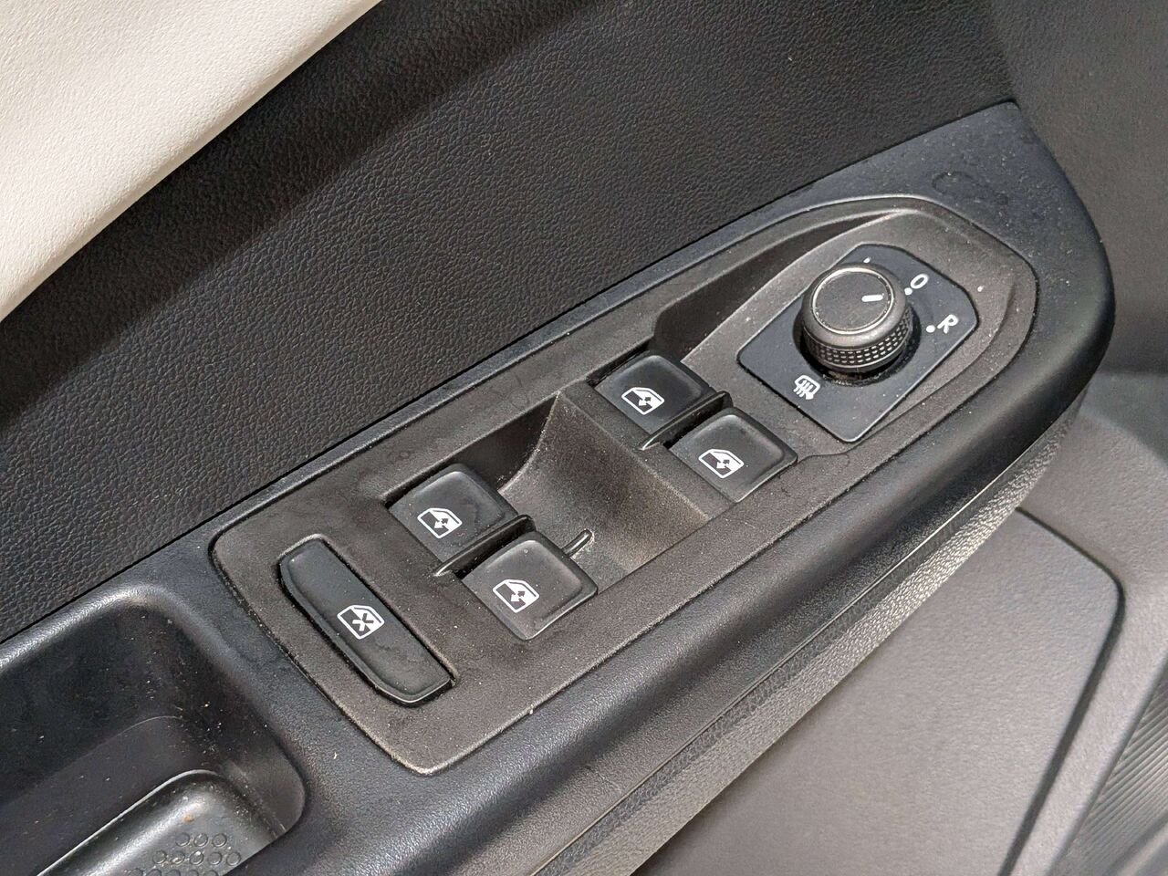 2025 Volkswagen Taos Comfortline 4MOTION Grey Val-David - photo #33