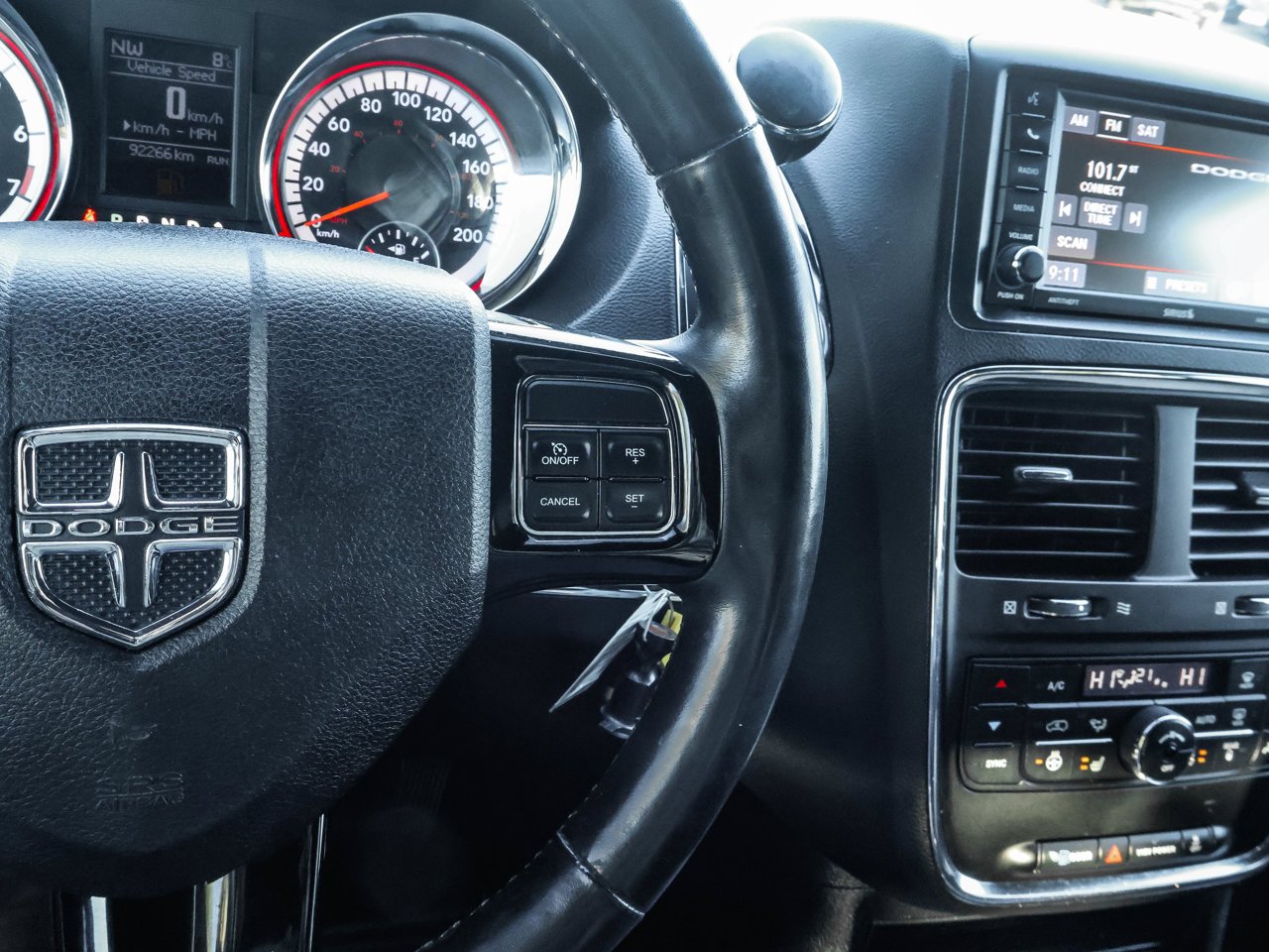 2020 Dodge Grand Caravan Premium Plus 2WD Black Sherwood Park - photo #24