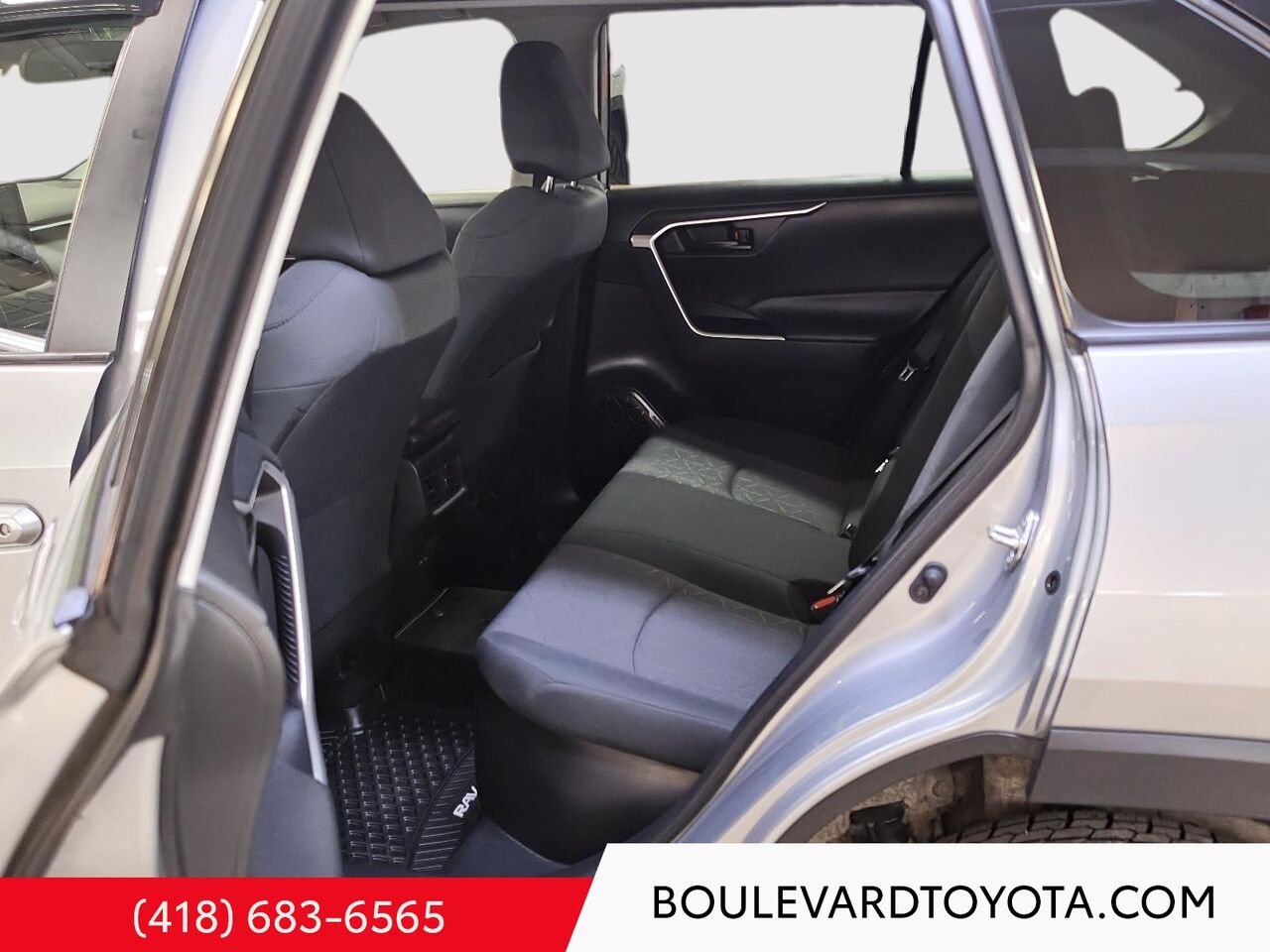 Toyota RAV4 Hybride 550002-8 | LE, AWD 2022 Argent Québec - photo #14