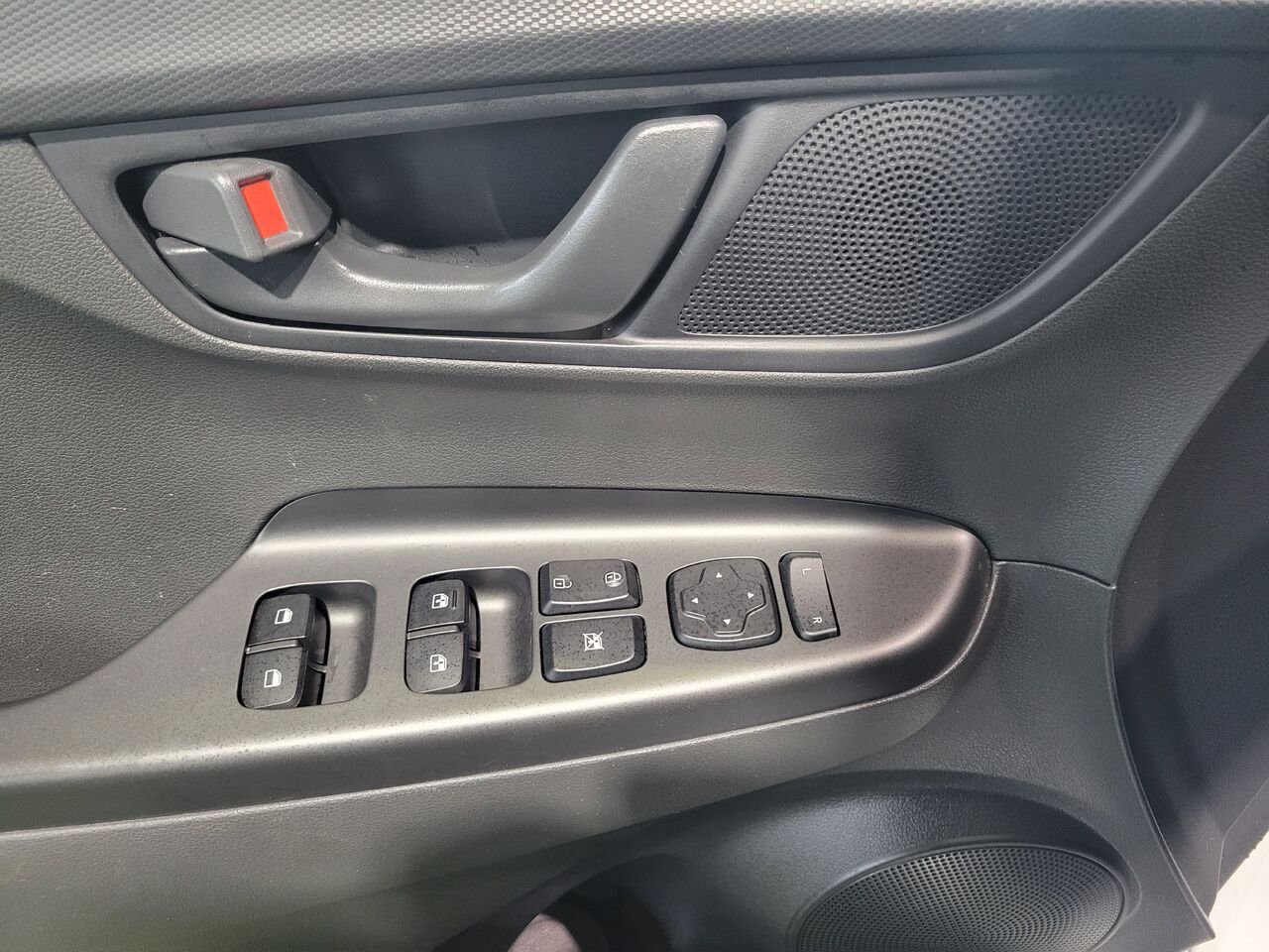 2022 Hyundai Kona White  - photo #9