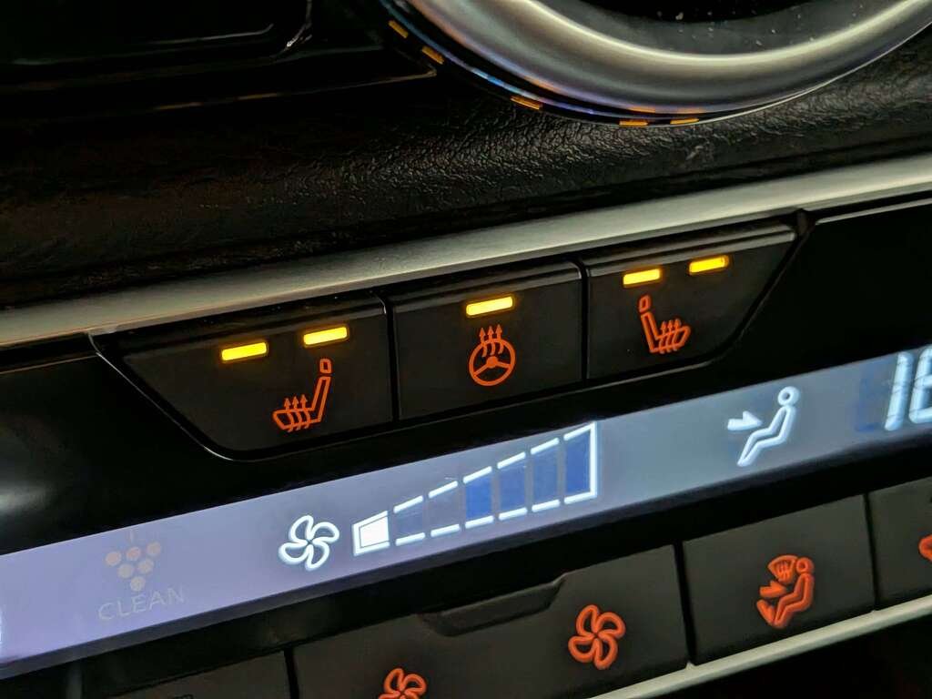 Nissan Sentra SR Manual 2024 Blanc Val-David - photo #2