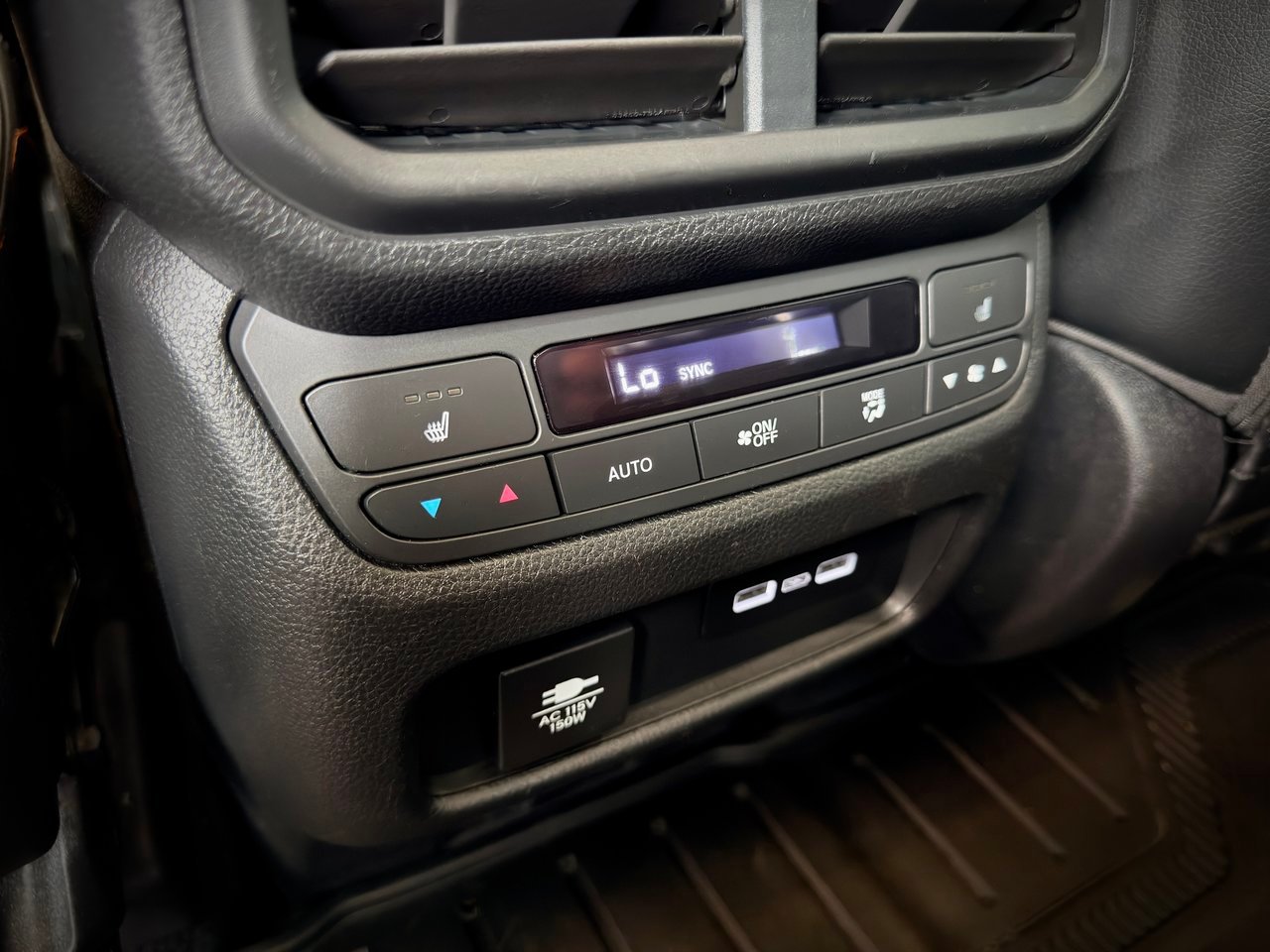 2023 Honda Pilot White Notre-Dame-des-Prairies - photo #22