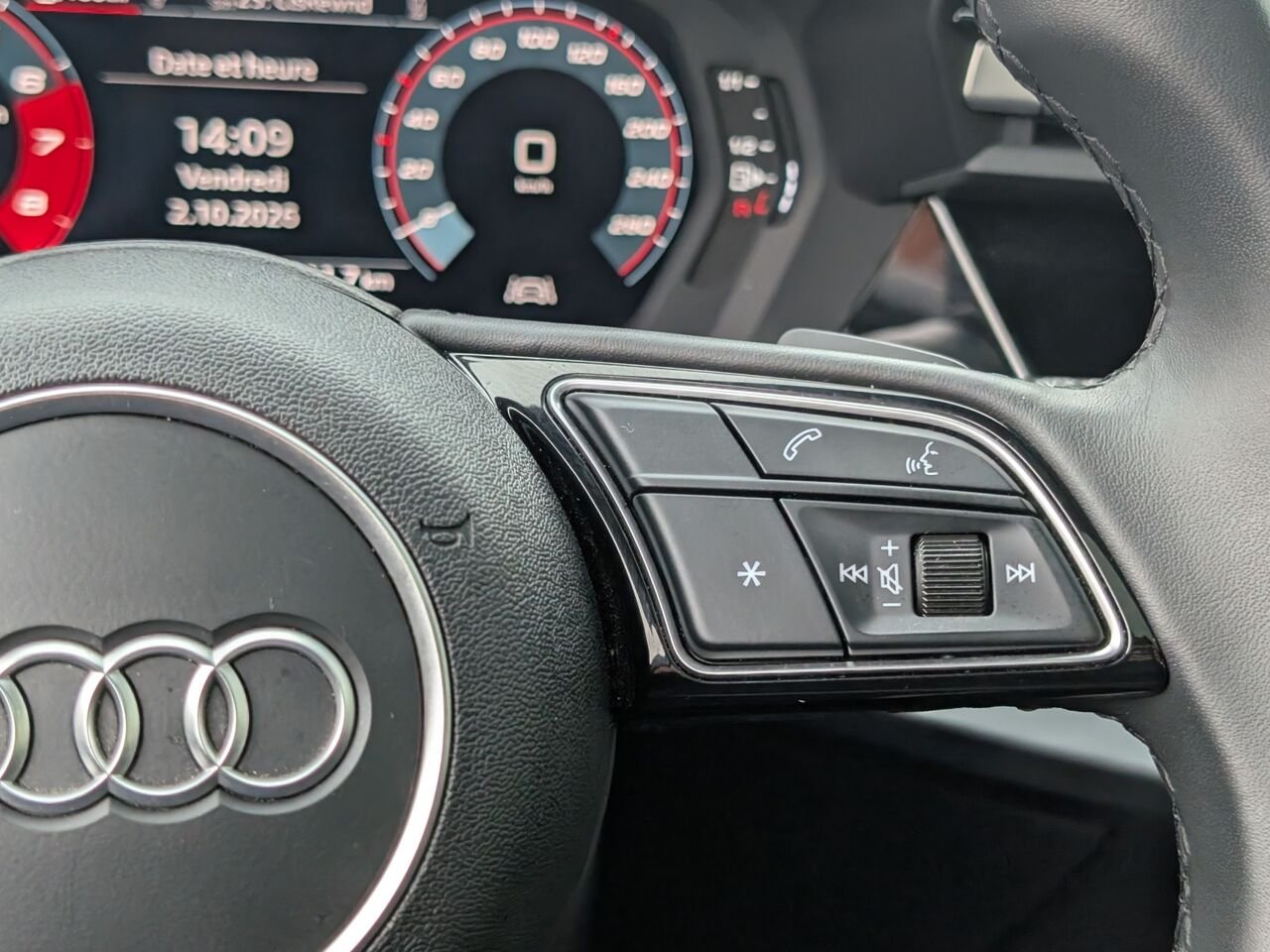 Audi A3 berline FRONT TRAK/SIÈGES CHAUFFANTS/TOIT OUVRABT/AC BIZONE/SIÈGES EN CUIR/CAMÉRA DE RECUL/BLUETOOTH 2026 Noir Sherbrooke - photo #14