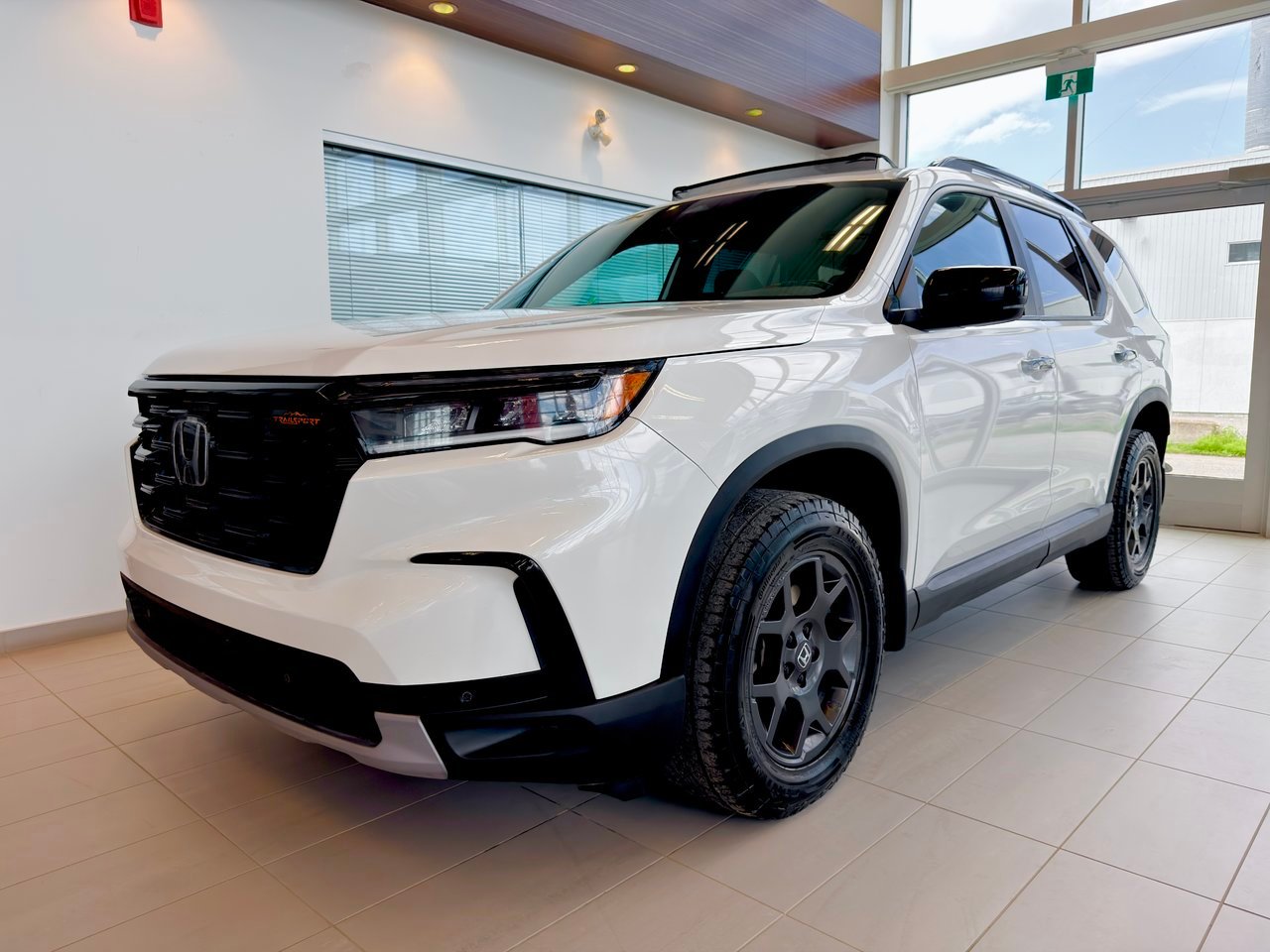 2023 Honda Pilot White Notre-Dame-des-Prairies - photo #4