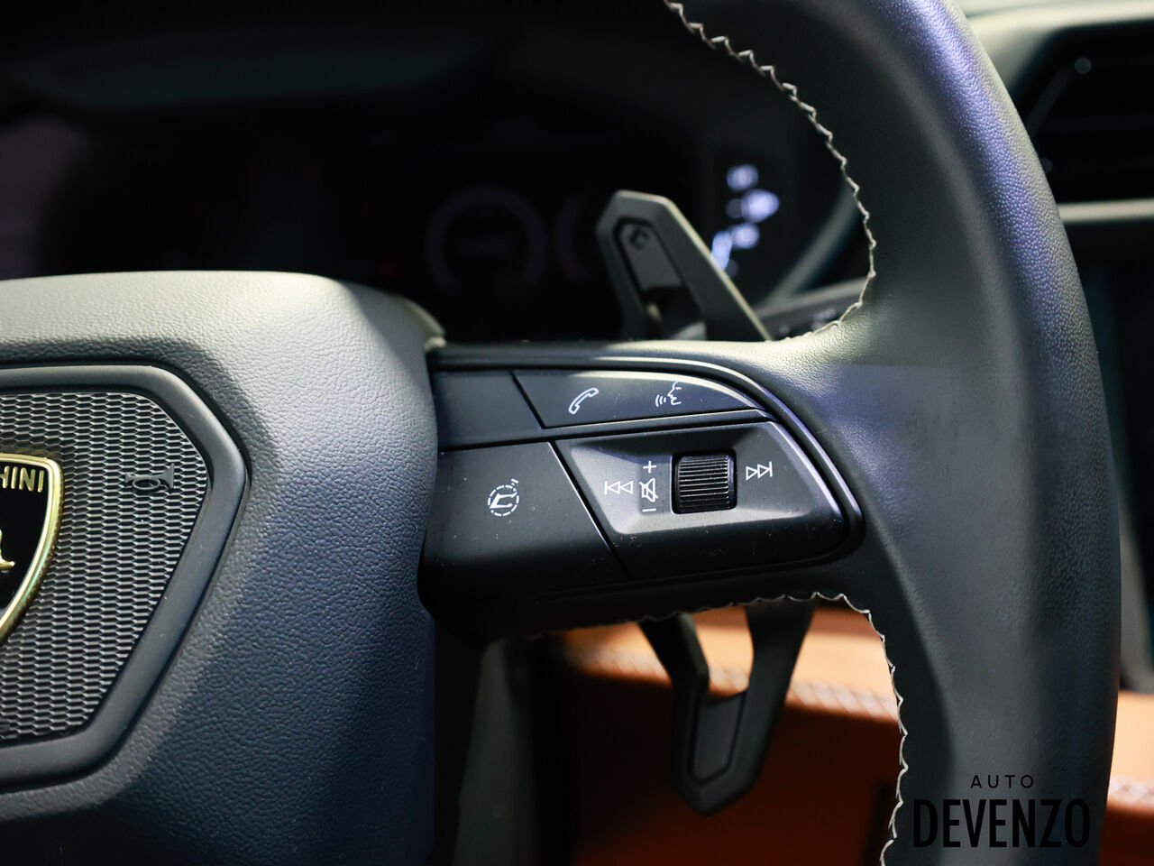 2025 Lamborghini Urus Black Saint-Eustache - photo #15