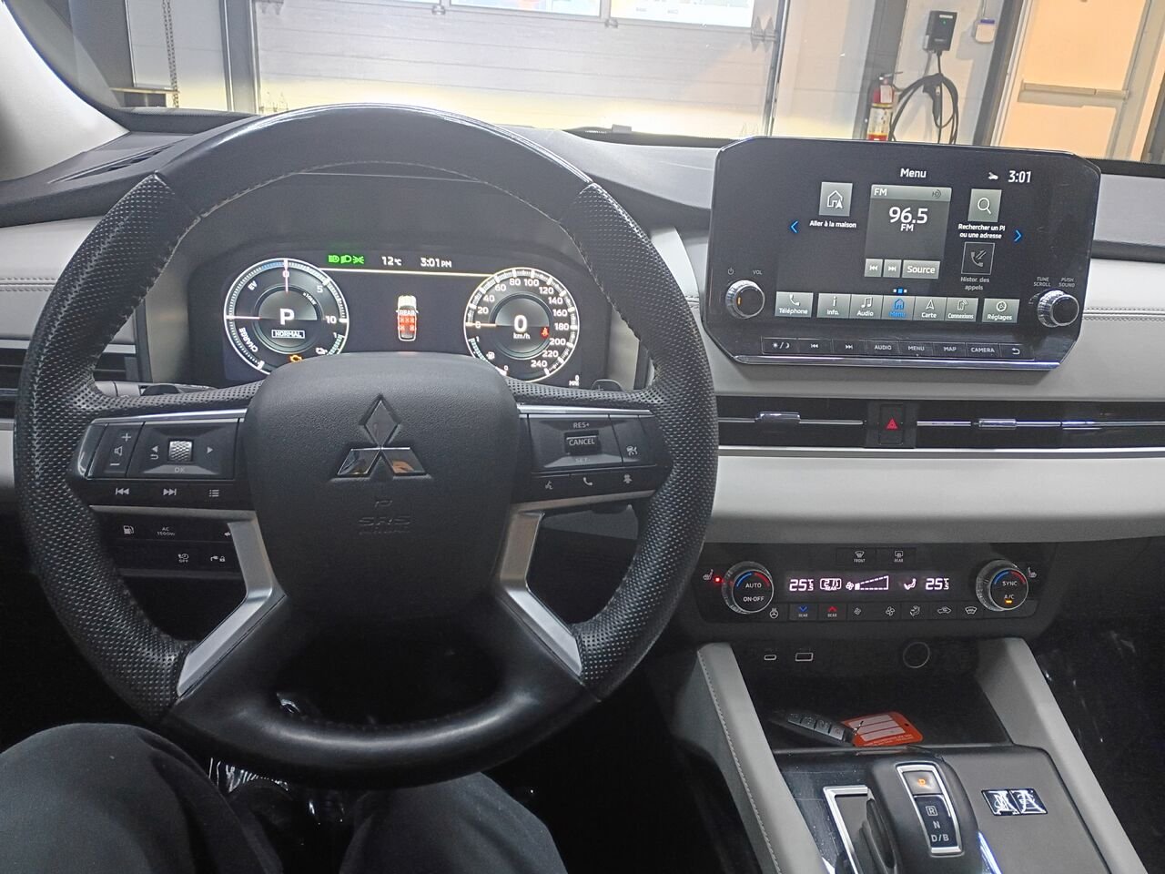 2023 Mitsubishi Outlander Plug-In Hybrid Black Blainville - photo #23